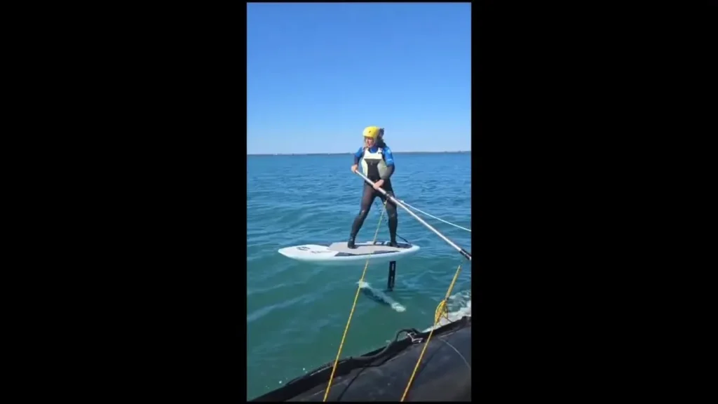 Image de la vidéo « Comment débuter le wingfoil », cliquer pour la lire
